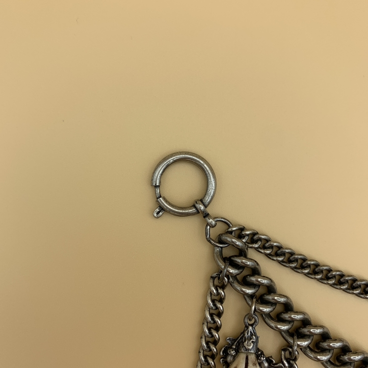 Charivari Ludwig Detail Verschluss